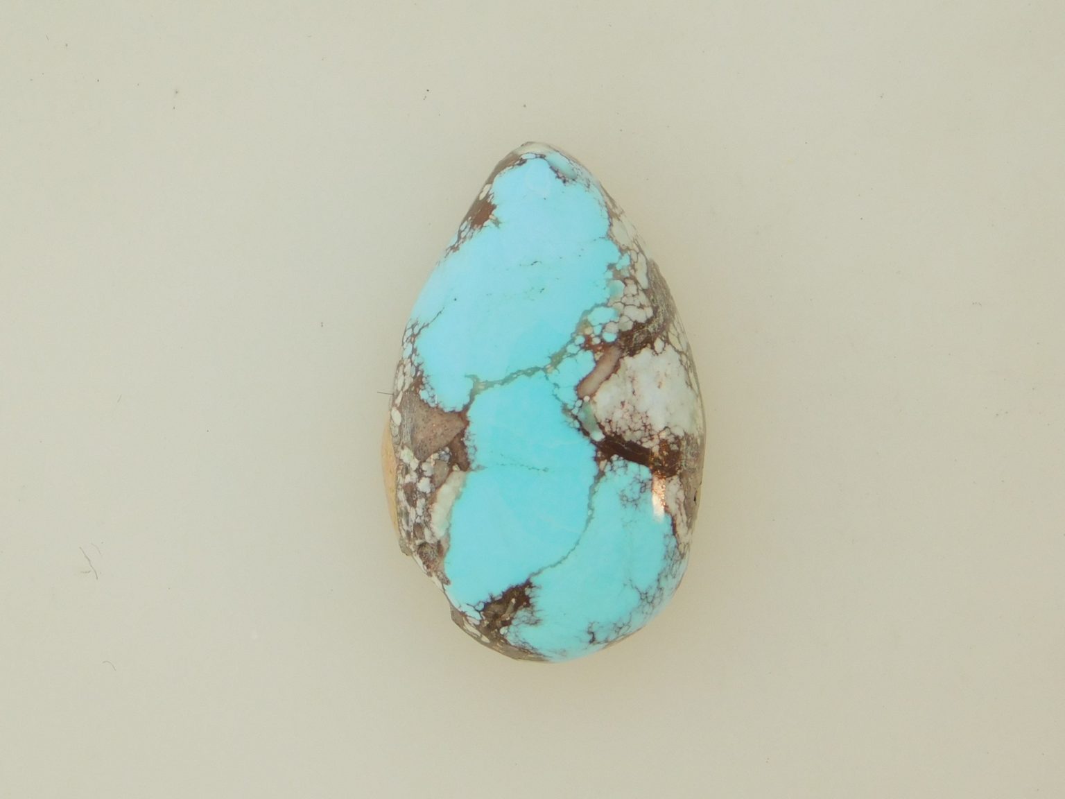 MEDIUM BLUE BISBEE TURQUOISE with light host 15.5 carats